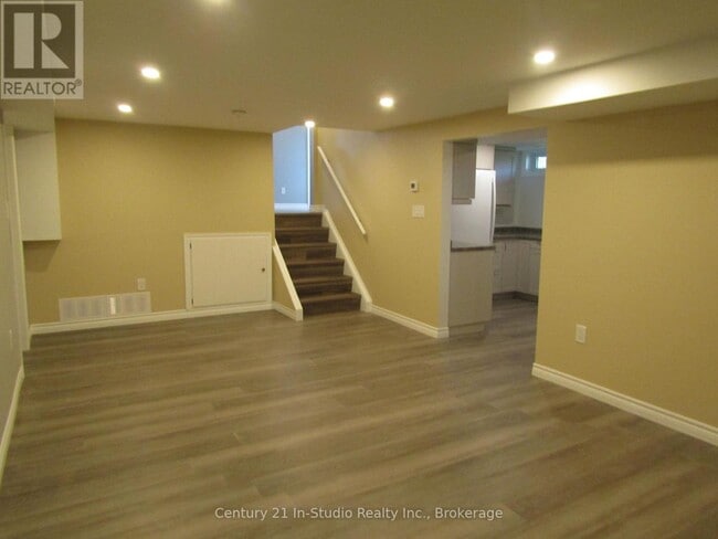 Building Photo - 368 Princes St S