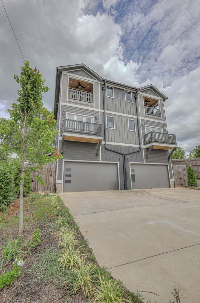 Building Photo - 2137 Buena Vista Pike