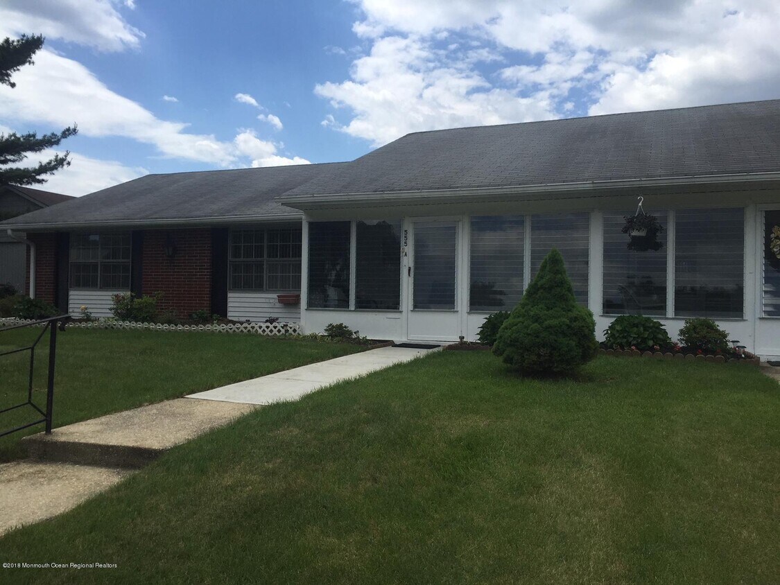 Primary Photo - 555A Sheffield Ct