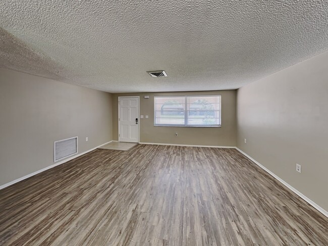 Building Photo - 5118 Idlewild St