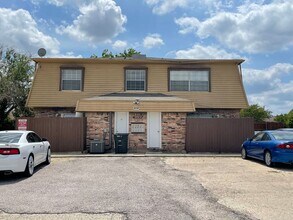 Building Photo - 2304 Wales Cir
