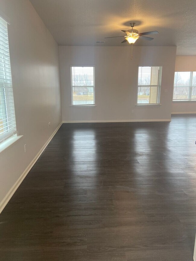 Foto del edificio - *Pre-Leasing*  Three Bedroom | Two and a H...