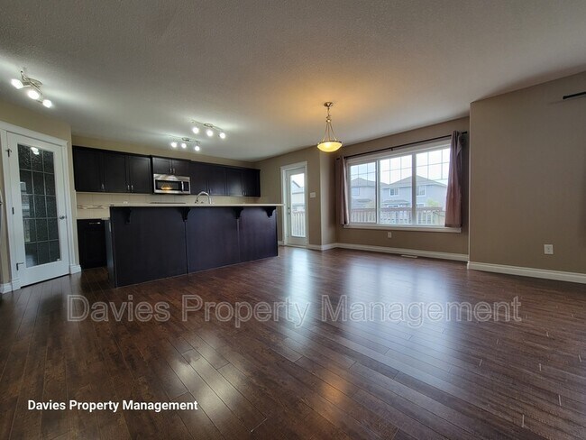 Building Photo - 6035-6034 4 Ave SW