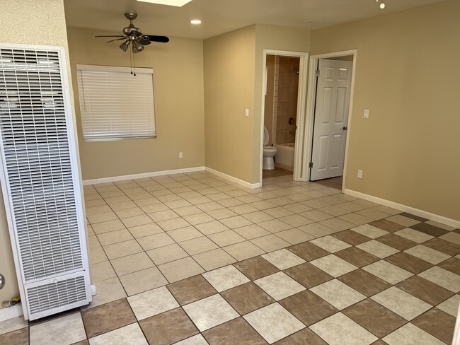 Building Photo - 4870 Palm Ave