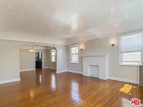 Building Photo - 733 N Ridgewood Pl
