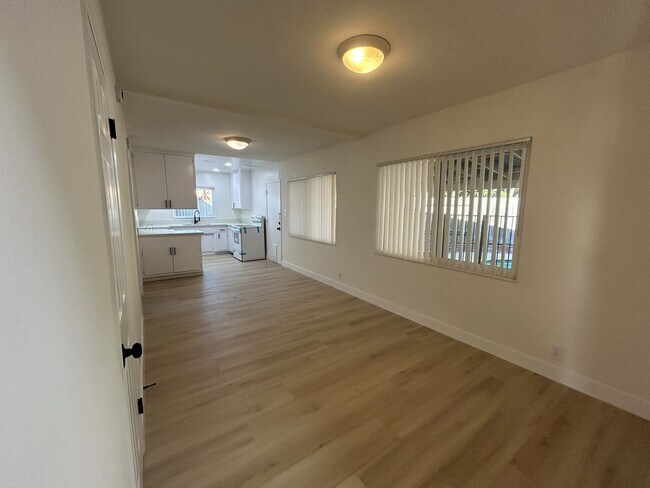 Building Photo - This Beautiful Updated 3 Bedroom 2 Bath Home is situated on a quiet Cul-de-Sac
