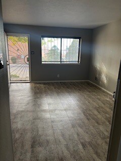 Foto del edificio - 12100 Menaul Blvd NE