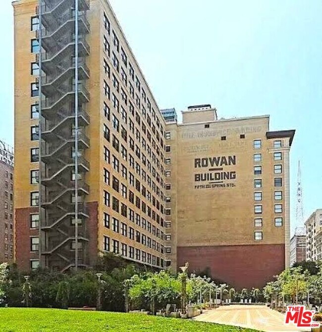 Foto del edificio - 460 S Spring St