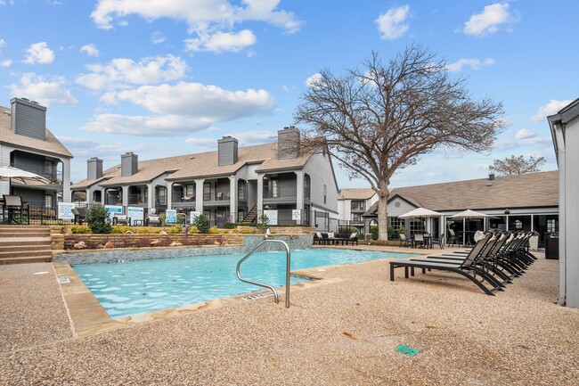 Building Photo - The Arbors on Oakmont