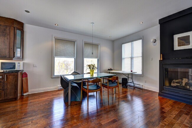 Dining Room Area - 5612 Boul Saint-Laurent