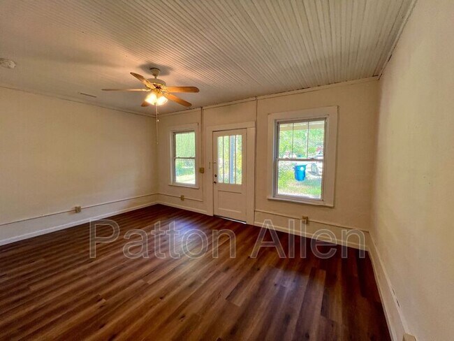Foto del edificio - 310 Old County Home Rd