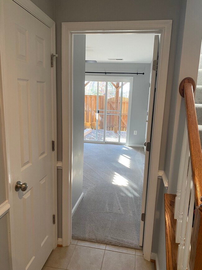 Foto del edificio - 15667 John Diskin Cir