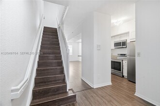 Building Photo - 725 SW 148th Ave