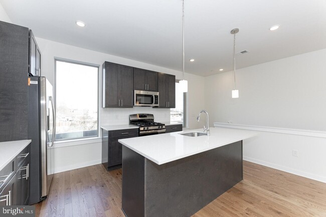 Building Photo - 2136 Kensington Ct