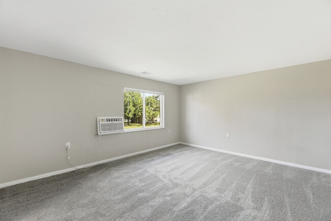 Building Photo - Pin Oak Manor Apartments