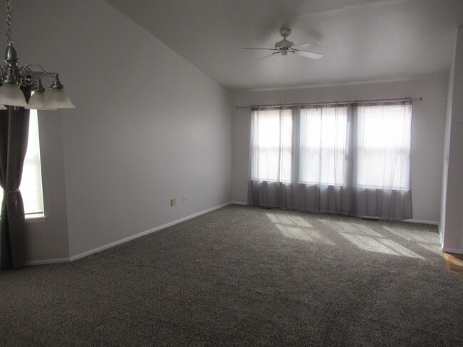 Building Photo - 3190 Leoti Dr