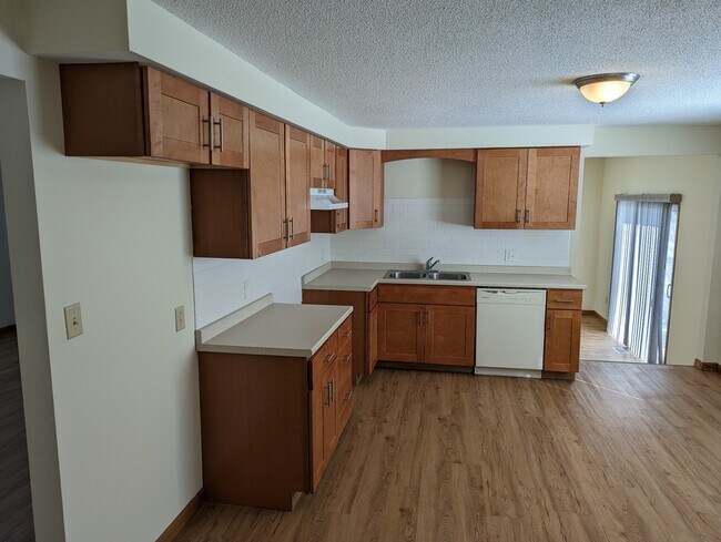 Building Photo - 5 Lordan Dr