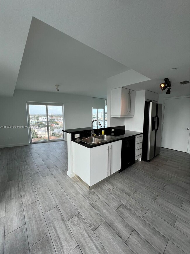 Foto del edificio - 7600 Collins Ave