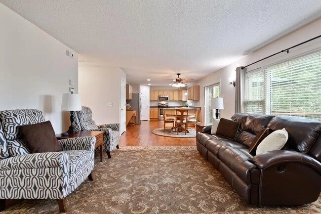 Building Photo - 13785 Hill Pl Dr