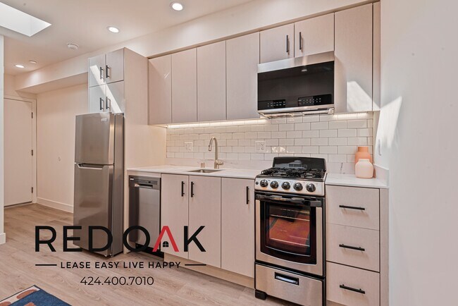 Foto del edificio - ~2 Months FREE~ Remodeled Junior One Bedro...