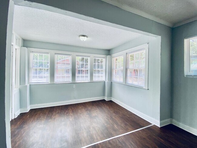 Foto del edificio - 1471 Mitchell St