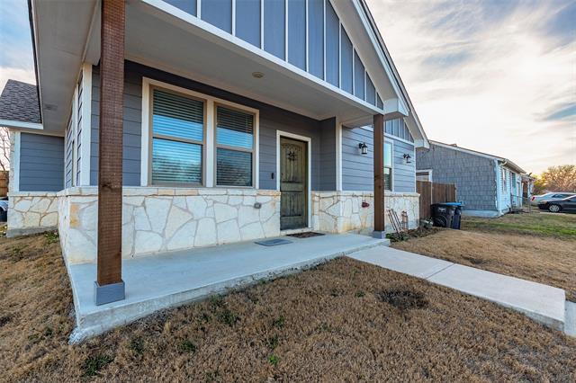 Building Photo - 2560 Thannisch Ave