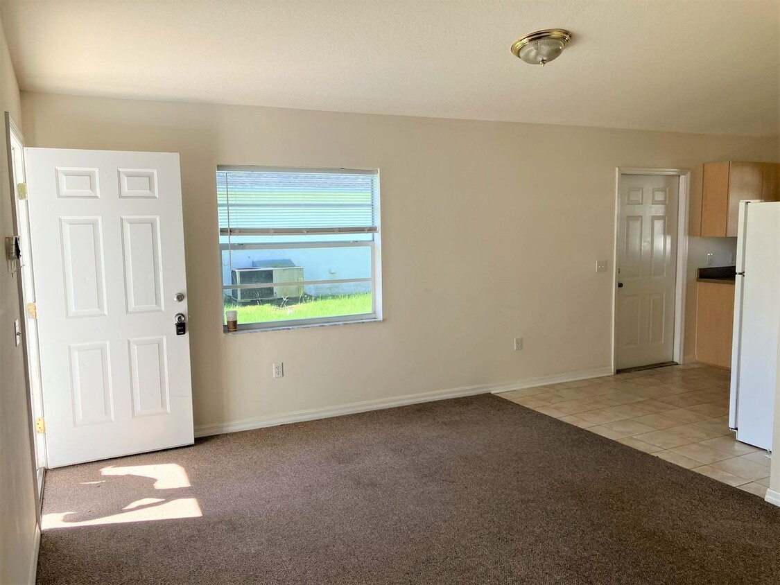 Foto del edificio - Zephyrhills, FL SPACIOUS 2BR/1BA Duplex, V...