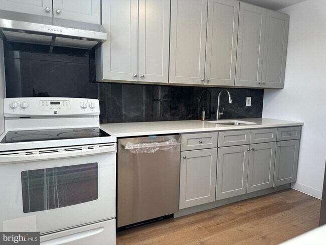 Building Photo - 816 Garnet Dr