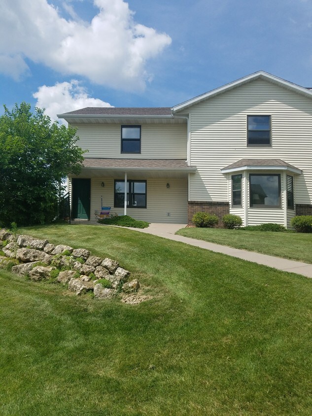 Primary Photo - 331 Meadow View Rd