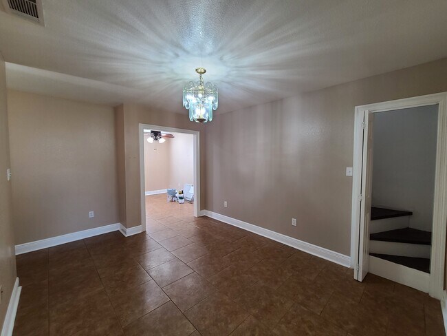 Building Photo - 3100 Ivy Pl
