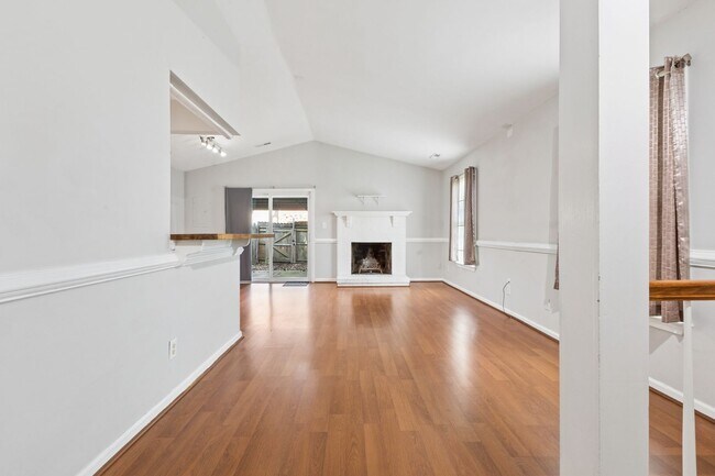 Foto del edificio - Move In Ready Brick Ranch in VB!