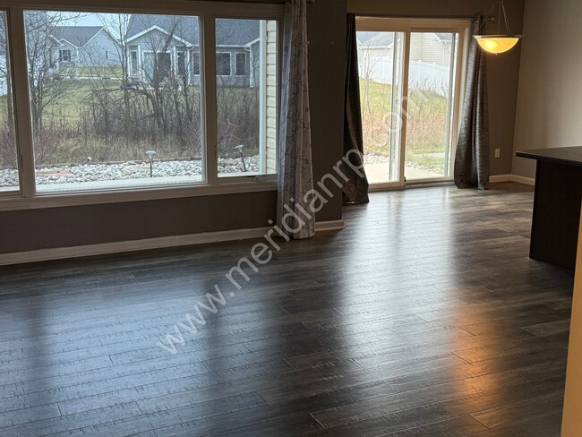 Building Photo - 473 Greenpointe Pkwy