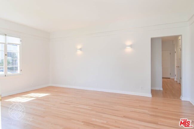 Foto del edificio - 1069 S Holt Ave