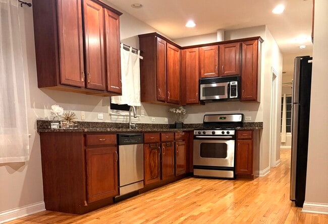 Building Photo - 5924 N Milwaukee Ave