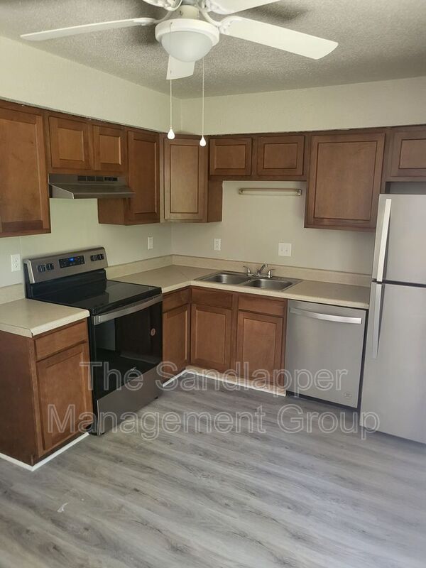 Foto del edificio - 126 Langley Dr
