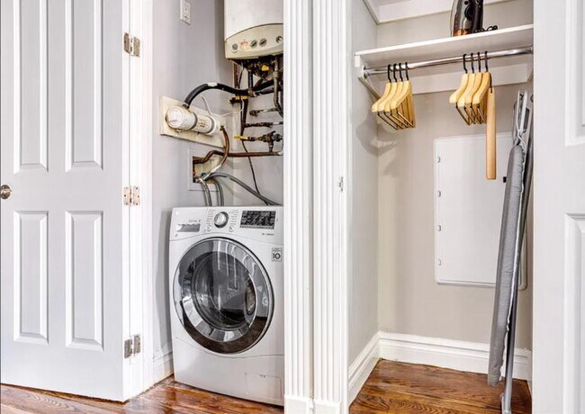 Foto del edificio - 214 E 9th St