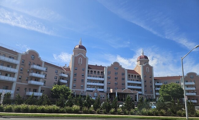 Building Photo - 2 Richmond Rd