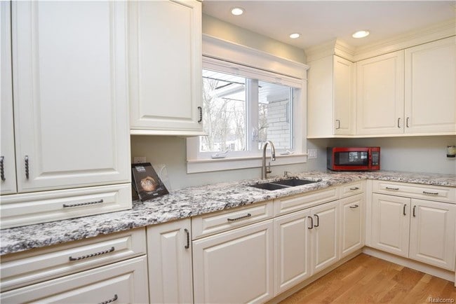 Building Photo - 3135 Pebble Ln
