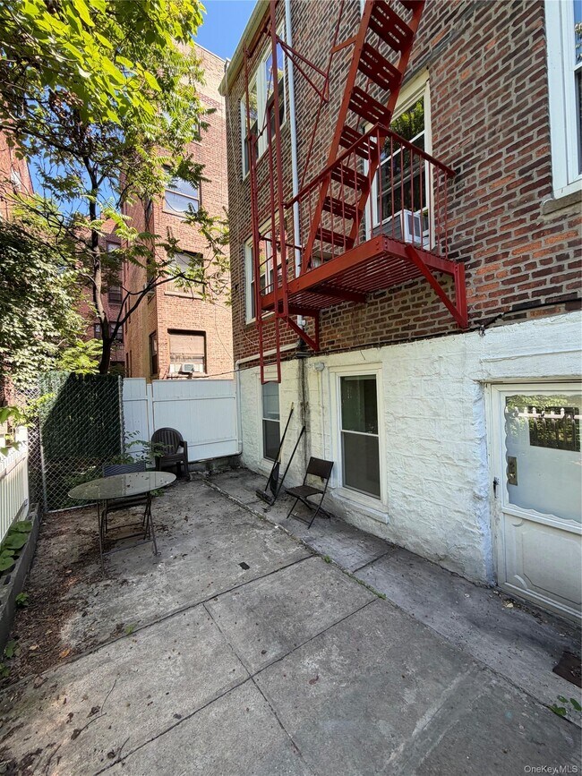 Foto del edificio - 646 W 207th St