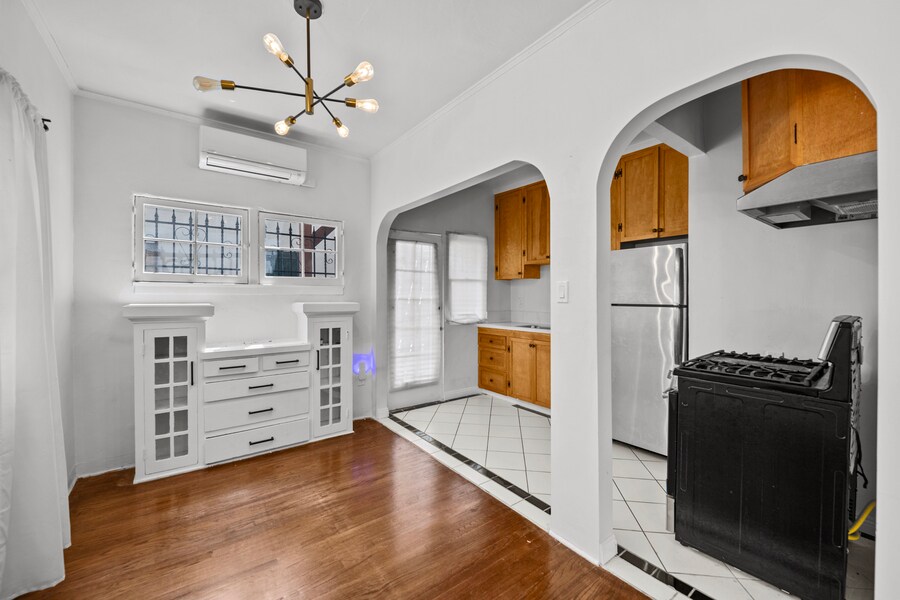 Foto principal - 647 N Spaulding Ave
