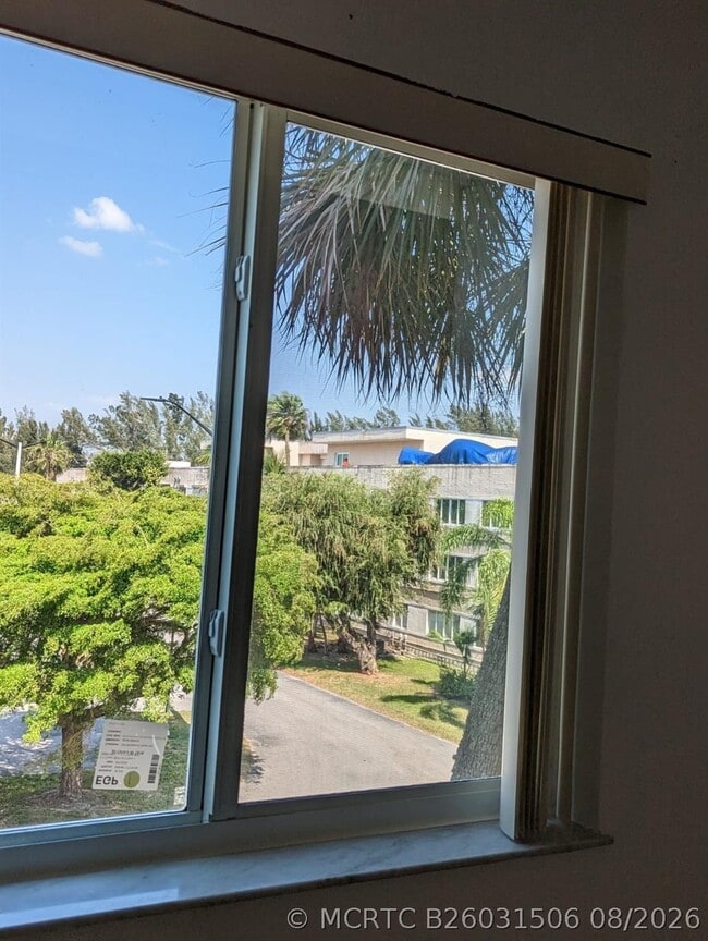 Building Photo - 14830 Naranja Lakes Blvd
