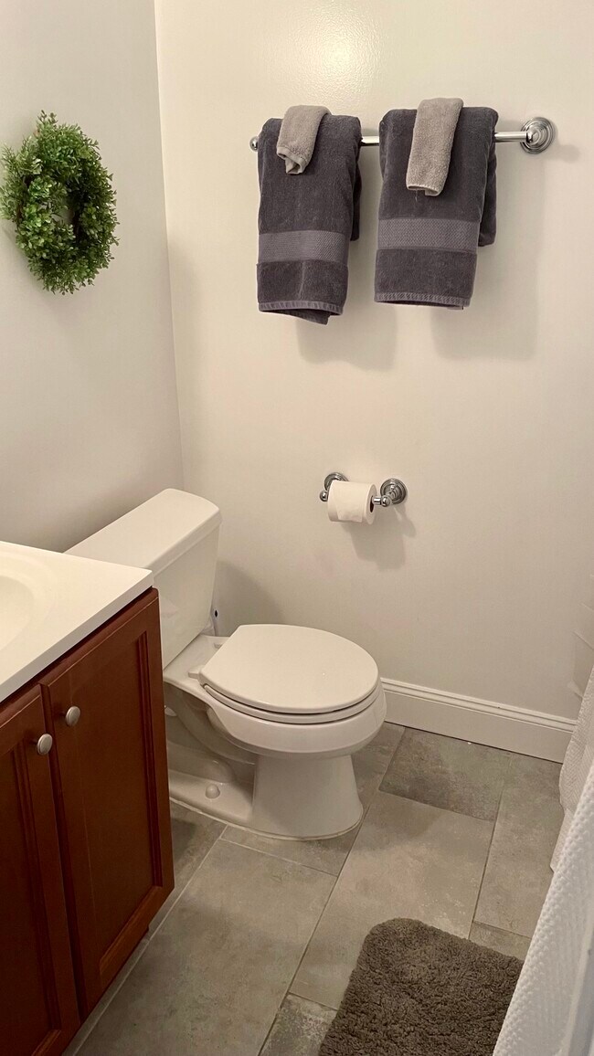 Baño - 1228 Simms Plz NE