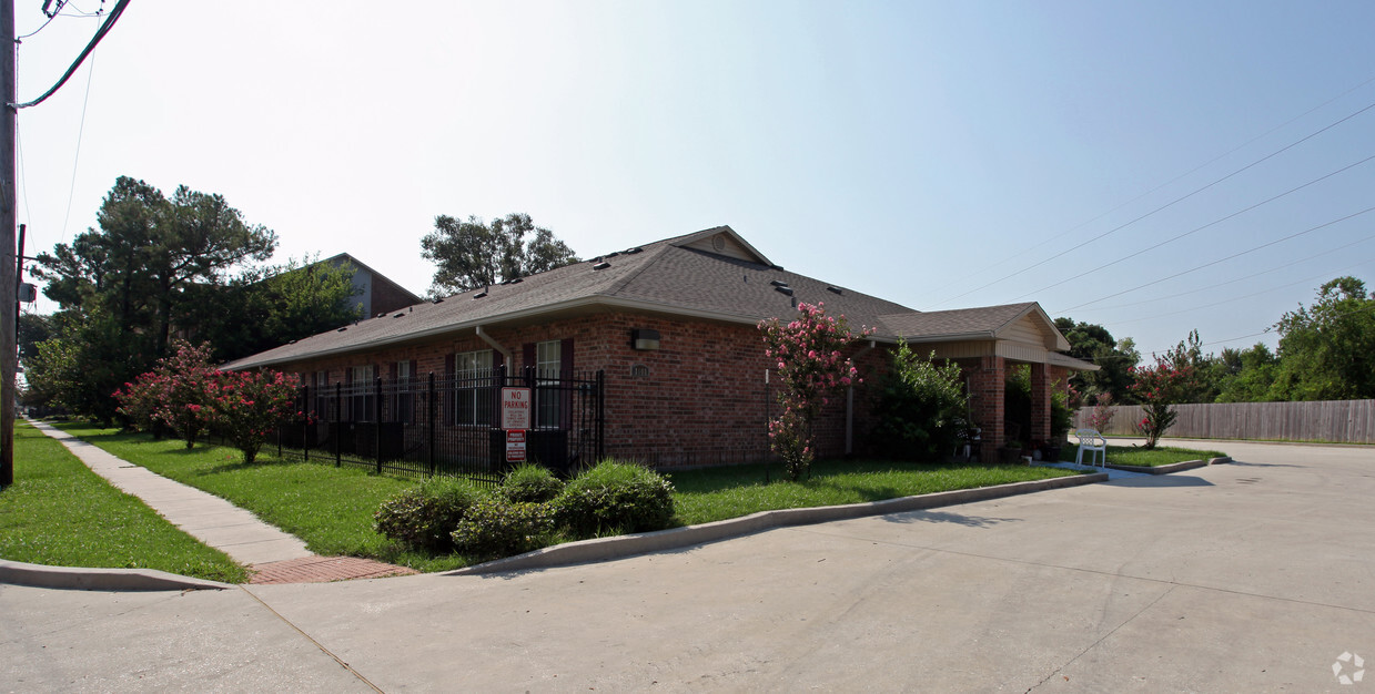 Building Photo - Friendship House
