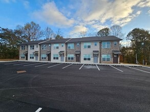 Building Photo - 5200 Oak Pt Ct