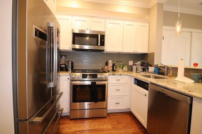 Building Photo - 3 bedroom in Boston MA 02130