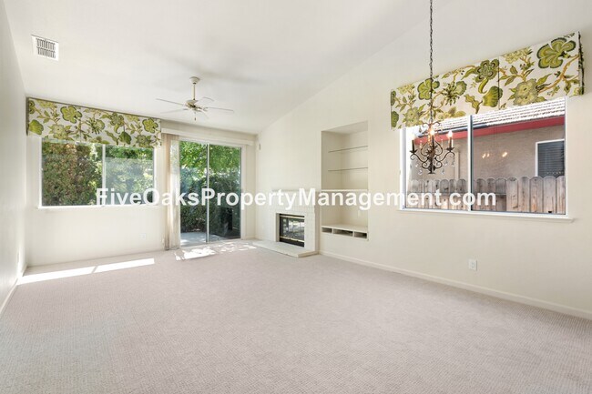 Foto del edificio - 885 Rathbone Cir
