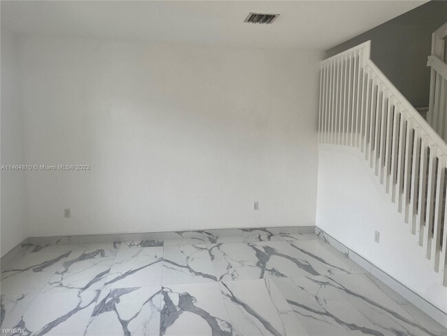Building Photo - 3 br, 2.5 bath House - 10557 W 32nd Ln