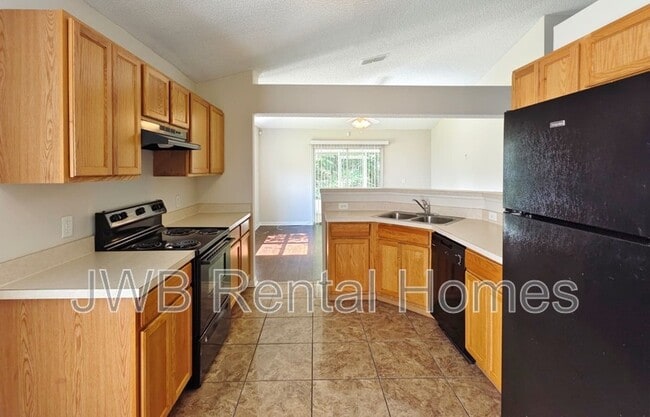 Building Photo - 9350 Thorn Glen Rd