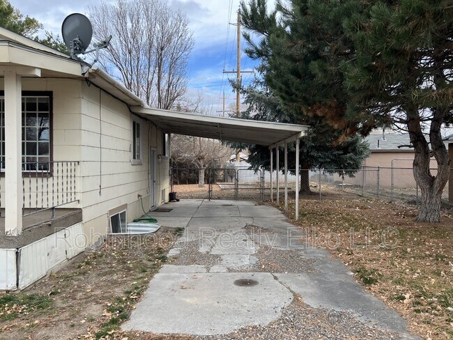 Foto del edificio - 786 Wilson Ave