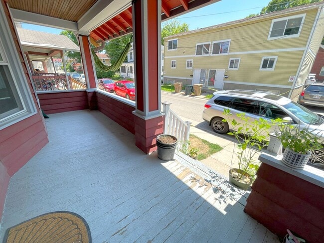 Building Photo - 1318 St James Ct